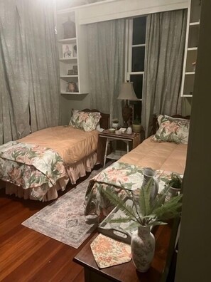 2 chambres, fer et planche à repasser, Wi-Fi, draps fournis