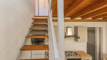 Kühlschrank, Herdplatte, Kochgeschirr/Geschirr/Besteck