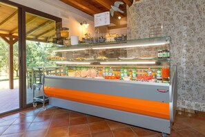 Dining - Apartment 'Il Nazareno - Il Gheppio' with Shared Pool, Wi-Fi and Air Conditioning (Cecina)