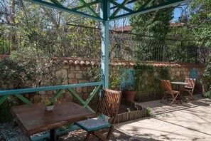 Outdoor dining - Delight Deluxe Apartments (Antalya)