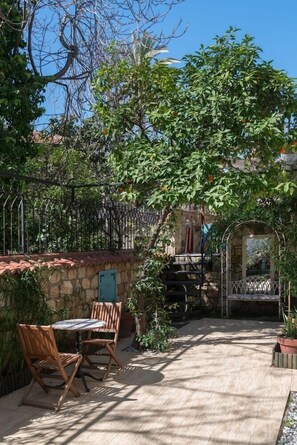 รับประทานอาหารกลางแจ้ง