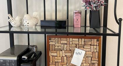 A full 2-bedroom apt with free WiFi, AC in Oshkosh- a short distance to EAA!