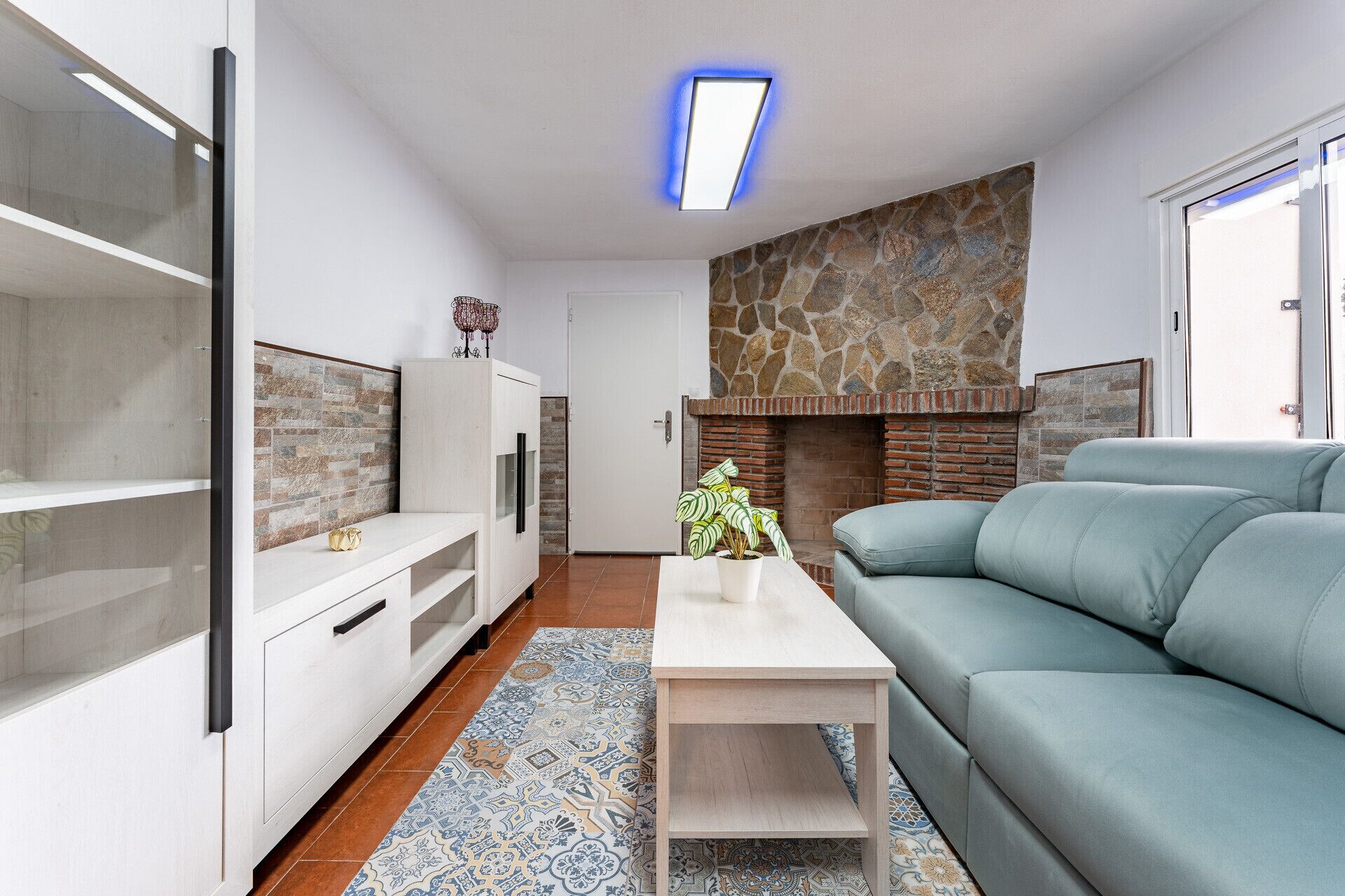 Télévision, cheminée