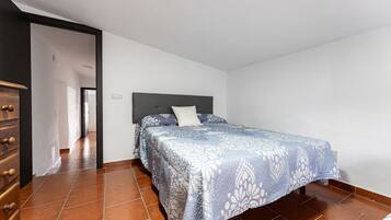 5 slaapkamers, een strijkplank/strijkijzer, gratis wifi, beddengoed