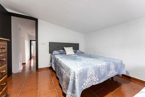 5 Schlafzimmer, Bügeleisen/Bügelbrett, kostenloses WLAN, Bettwäsche