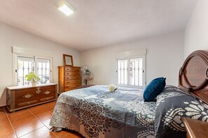 5 habitaciones, tabla de planchar con plancha y wifi gratis 