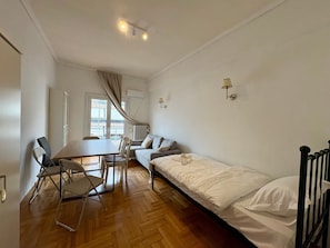 3 bedrooms, iron/ironing board, free WiFi