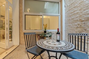 تناول الطعام بالخارج