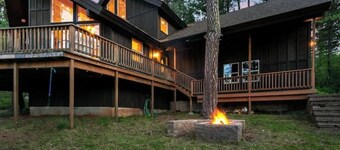 Spacious Wooded Getaway Cabin near McCall

