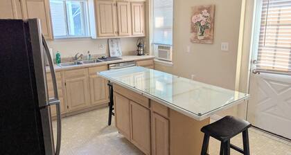 Rustic Oasis for the Family - 6 min walk to Downtown