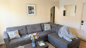 Smart TV - Rustic Oasis for the Family - 6 min walk to Downtown (Cumberland)