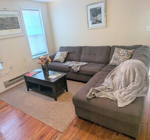 Smart TV - Rustic Oasis for the Family - 6 min walk to Downtown (Cumberland)