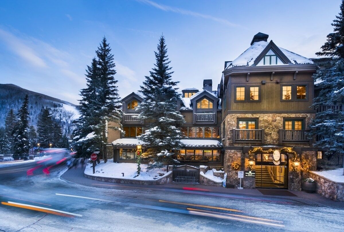 Spacious Room w/ Mountain View Balcony Ideal for Family Fun & Ski School nearby