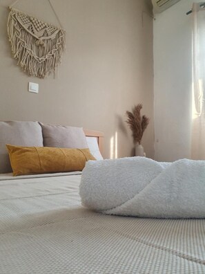 2 bedrooms, iron/ironing board, free WiFi, bed sheets