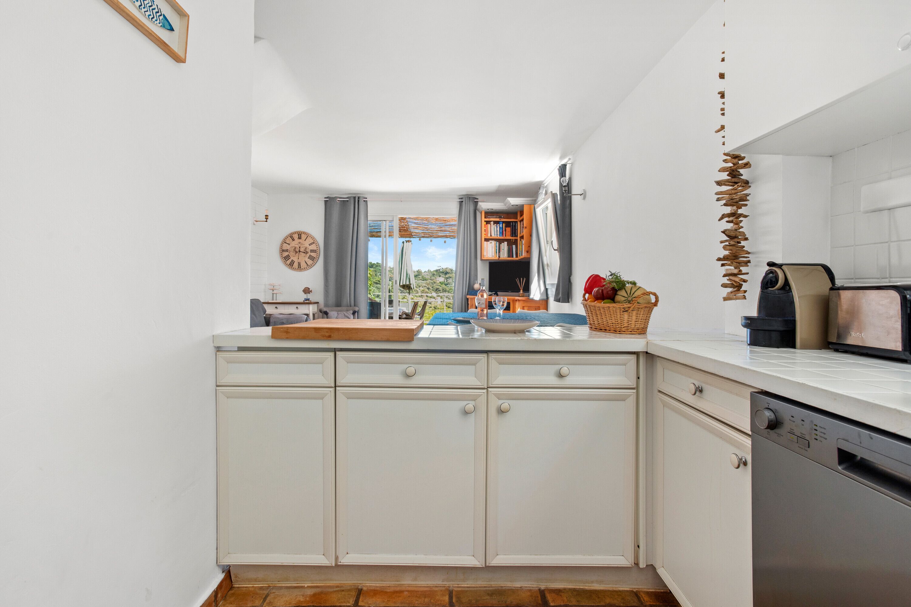 Fridge, microwave, dishwasher, coffee/tea maker