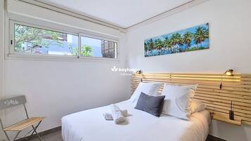 2 slaapkamers, een strijkplank/strijkijzer, gratis wifi, beddengoed