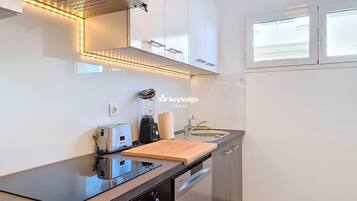 Réfrigérateur, micro-ondes, four, lave-vaisselle