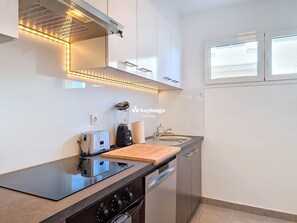 Kühlschrank, Mikrowelle, Ofen, Geschirrspüler