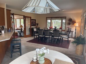Dining - Downtown, Walking Distance to Lincoln Ave! 90 night min stay  (Steamboat Springs)
