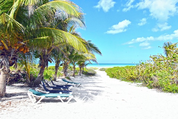 Private beach, white sand, sun loungers, beach towels