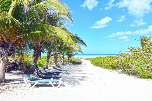 Arena y Mar Beachfront House, El Cuyo by The Spot Rentals