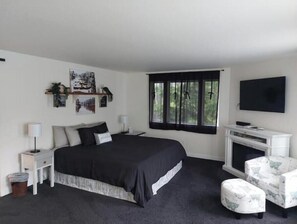 1 Schlafzimmer, Schreibtisch, Bügeleisen/Bügelbrett, Reisekinderbett