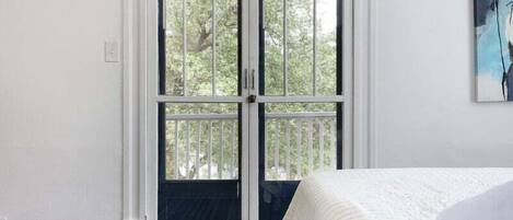 3 bedrooms, desk, WiFi