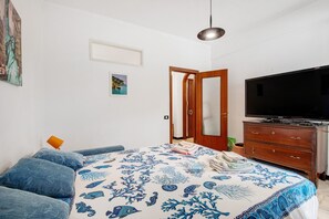 1 habitación, tabla de planchar con plancha, wifi gratis y ropa de cama 