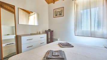 6 bedrooms, iron/ironing board, free WiFi, bed sheets