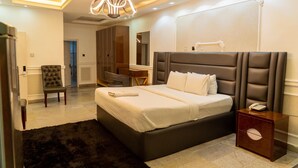Attico Luxury | Una scrivania, Wi-Fi gratuito