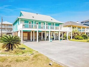 Exterior - 5-bedroom w/beach views in Crystal Beach Sleeps 11 Generator (Bolivar Peninsula)