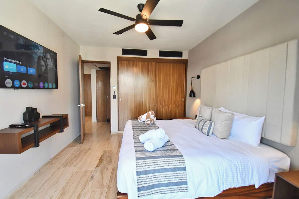 Deluxe Apartment, 1 Bedroom, Balcony | 2 bedrooms, premium bedding, iron/ironing board, free WiFi
