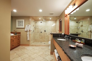 River House | Bathroom | Free toiletries, hair dryer, bathrobes, towels