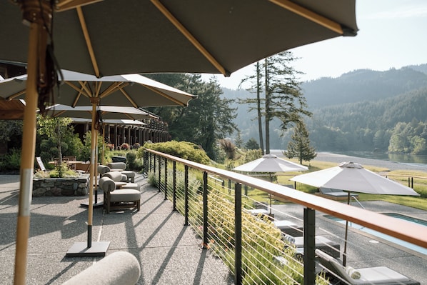 Terrace/patio - Tu Tu'tun Lodge (Gold Beach)