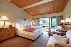 Standard King | Egyptiske bomuldslagner, premium-sengetøj, pengeskab på værelset