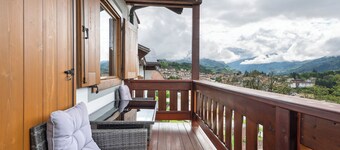 Apartment 'Casa Elisabeth' with Mountain View, Shared Garden and Balcony