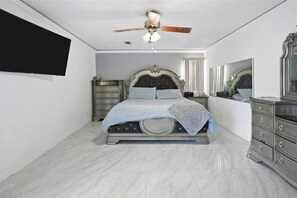 5 bedrooms, iron/ironing board, WiFi, bed sheets