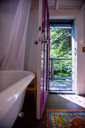 Interior - The Blue House. Walkable to Russian River, Family Friendly, AC, Wifi. (Forestville)