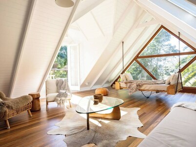 Byron Hinterland Escape with pool immersed in nature