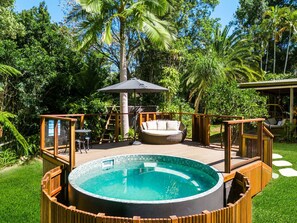 Outdoor spa tub - Byron Hinterland Escape with pool immersed in nature (Middle Pocket)