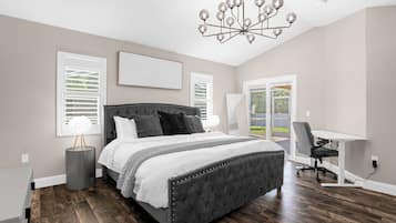 4 bedrooms, in-room safe, desk, iron/ironing board