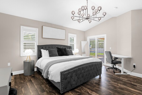 4 bedrooms, in-room safe, desk, iron/ironing board - Luxurious Romantic 4BD/2BAVilla Free Heated Pool/Private Backyard (Davenport)