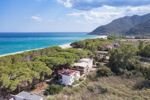 Holiday Home 'Su Entu A Mari Museddu' with Sea View, Shared Garden and Wi-Fi