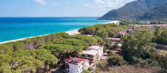 Holiday Home 'Su Entu A Mari Museddu' with Sea View, Shared Garden and Wi-Fi