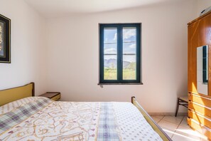 2 bedrooms, free WiFi, bed sheets - Holiday Home 'Su Entu A Mari Museddu' with Sea View, Shared Garden and Wi-Fi (Cardedu)