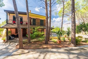 Exterior - Holiday Home 'Su Entu A Mari Museddu' with Sea View, Shared Garden and Wi-Fi (Cardedu)