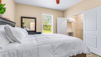 3 bedrooms, travel cot, free WiFi, bed sheets