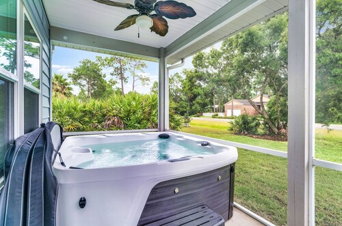 3-bedroom house with Hot Tub and Game Room in Eastpoint, 10 minute drive to SGI