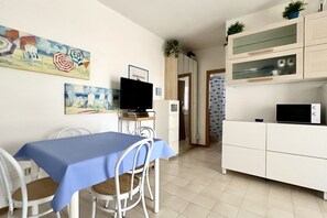 Dining - M405 - Marcelli, comfortable three-room apartment with garden (Marcelli)