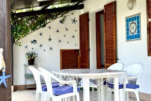 Outdoor dining - M405 - Marcelli, comfortable three-room apartment with garden (Marcelli)